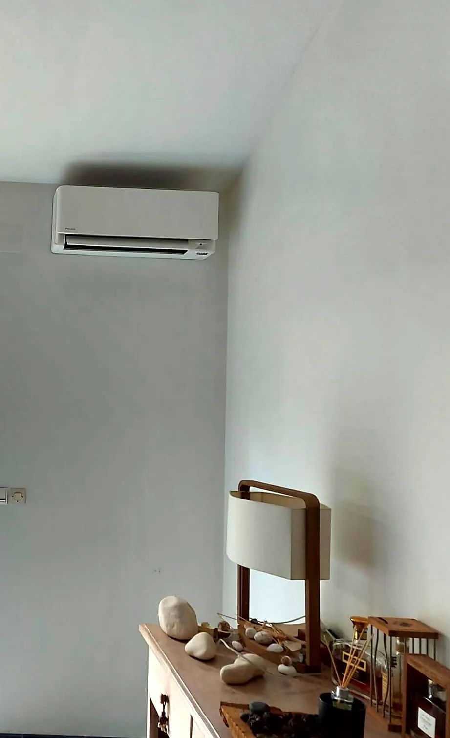Climatisation murale en chambre – réalisation M.A CLIM en Gironde